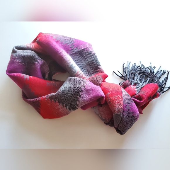 Long Scarf - Aztec Pattern - Picture 1 of 4